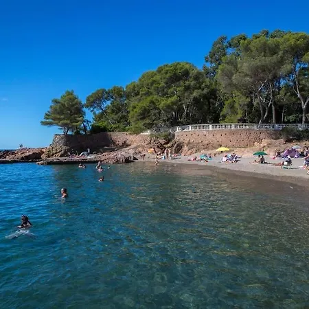 Bord De Boulouris A Raphael